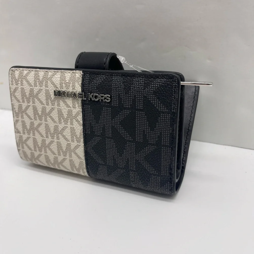 MICHAEL KORS Jet Set Travel Md Bifold Zip Signature Logo Wallet Black Multi NWT